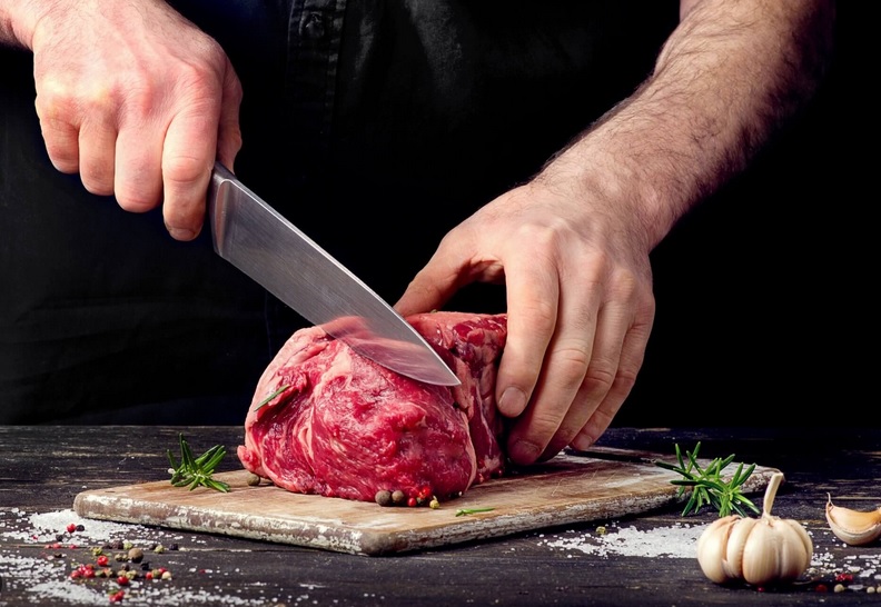 Couper la viande contre le grain : dans quel intérêt ?